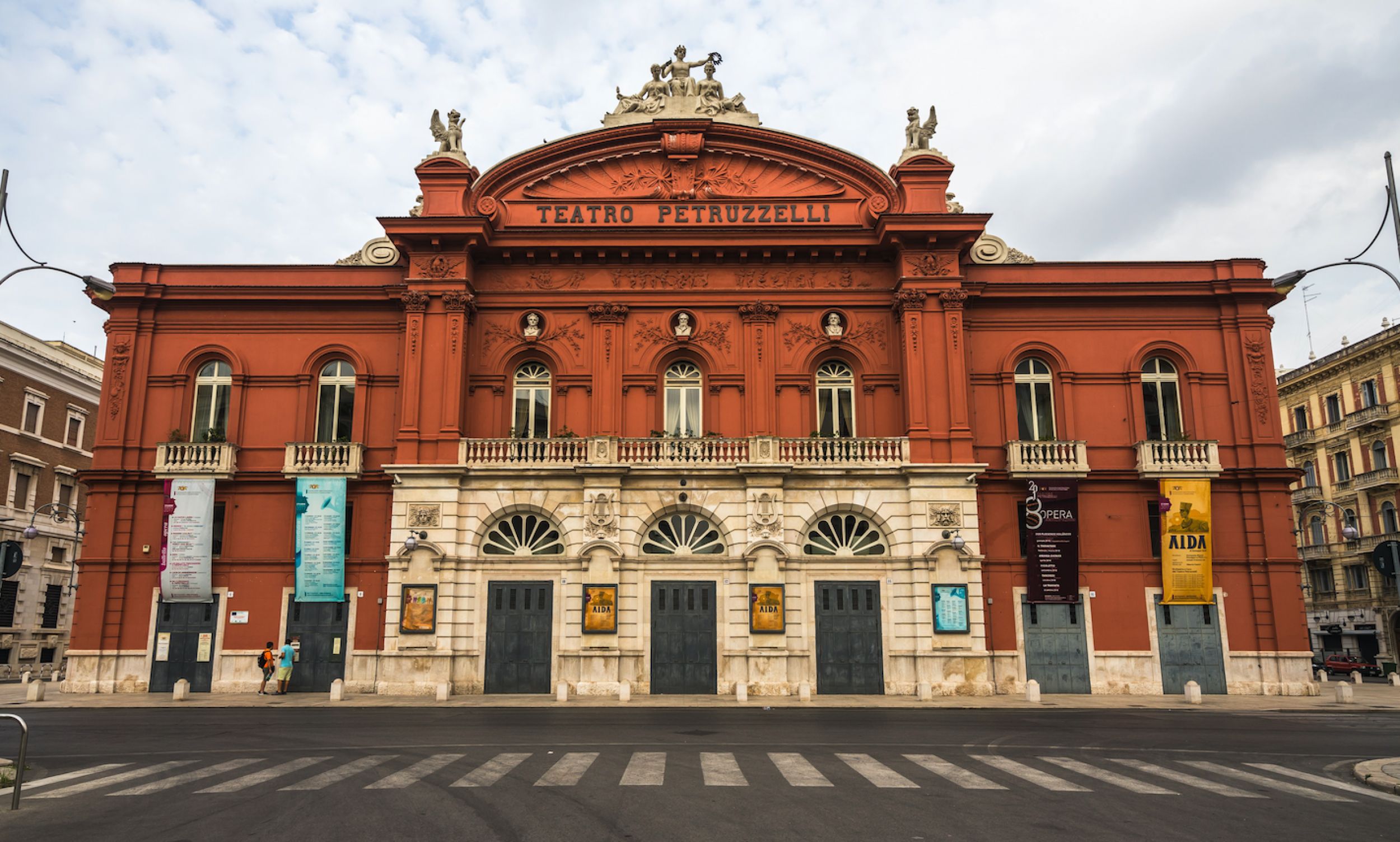 TEATRO PETRUZZELLI BARI